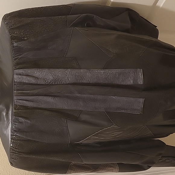Beautiful Sz Sm Gray and Black patchwork Leather jacket. The details are amazing - Picture 4 of 9